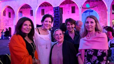 حضور ديبلوماسي ضمّ السفيرتّين دوروثي شيا وآن غريو في مهرجانات بيت الدين (نبيل اسماعيل).