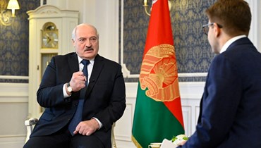 لوكاشنكو خلال مقابلة مع وكالة فرانس برس في مقر إقامته، قصر الاستقلال، في مينسك (21 تموز 2022، أ ف ب). 