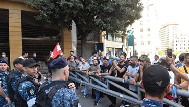 اعتصام أمام السرايا الحكومية (نبيل اسماعيل).