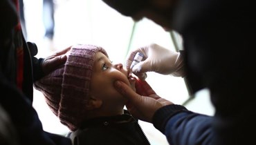 التطعيم لشلل الأطفال (أ ف ب).