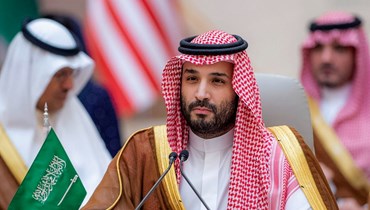 الأمير محمد بن سلمان يحضر قمة جدة للأمن والتنمية في فندق في  جدة (16 تموز 2022، أ ف ب). 