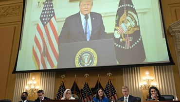 عرض مقطع من خطاب ترامب خلال جلسة استماع من قبل لجنة الكونغرس للتحقيق في هجوم الكابيتول (أ ف ب).