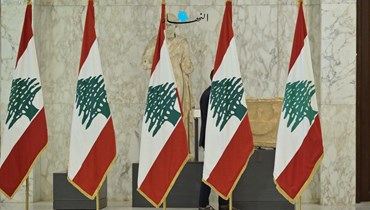 أعلام لبنانية في باحة القصر الجمهوري (تعبيرية - نبيل اسماعيل).