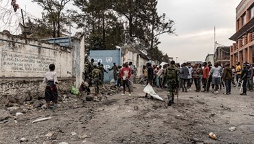 جنود كونغوليون يتدخلون بينما كان متظاهرون يحتجون خارج قاعدة لـ"مونوسكو" في غوما (26 تموز 2022، أ ف ب). 