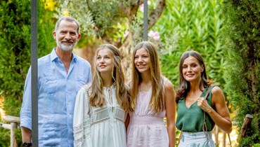 ليونور وصوفيا: ابنتا ملكة إسبانيا جميلتان بتصفيفتَي الشعر العصريتين صيف 2022 (صور)