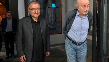 المعاون السياسي للأمين العام لـ"حزب الله" حسين الخليل والنائب السابق وليد جنبلاط (نبيل اسماعيل).