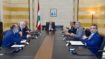 ميقاتي يرأس اجتماع اللجنة الوزارية المكلفة متابعة إعادة النازحين السوريين في السرايا.