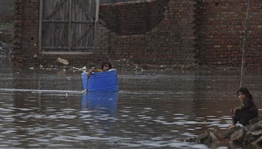 تضرر ملايين الأشخاص جرّاء الفيضانات في باكستان (أ ف ب). 