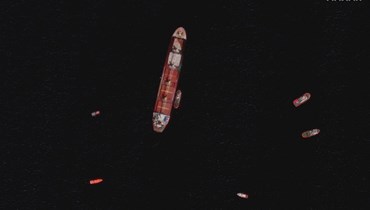 صورة من الأقمار الصناعية نشرتها Maxar Technologies في 1 ايلول 2022، تظهر سفينة الشحن "أو أس 35" بعد اصطدامها بناقلة قرب ميناء جبل طارق. 