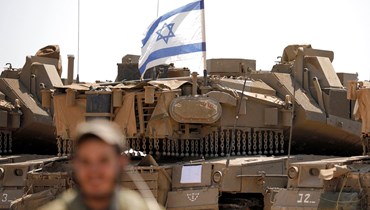 دبابات قتاليّة إسرائيليّة مركونة في موقع في مرتفعات الجولان (29 آب 2022 - أ ف ب).