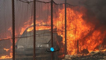 مشهد من الحريق في منطقة الدورة (حسن عسل).