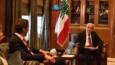 الوسيط الأميركي آموس هوكشتاين مع الرئيس نبيه برّي (حسام شبارو).