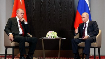 بوتين وإردوغان خلال لقائهما على هامش قمة قادة منظمة شنغهاي في سمرقند (16 أيلول 2022، أ ف ب). 