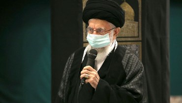  المرشد الإيراني الأعلى آية الله علي خامنئي أمام زوّاره إحياء لأربعين الإمام الحسين (أ ف ب).