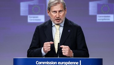 المفوّض الأوروبي لشؤون الميزانية يوهانس هان في مؤتمر بروكسل. (أ ف ب)