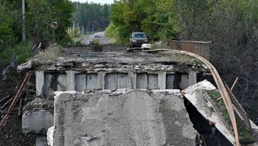 منظر لجسر مدمر بمنطقة خاركيف في 18 أيلول 2022 (أ ف ب). 