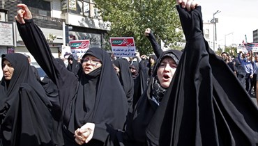 ايرانيات يشاركن في مسيرة مؤيدة للحجاب في طهران (23 أيلول 2022، أ ف ب). 