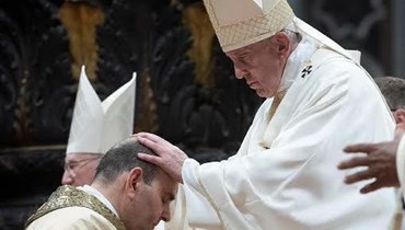 البابا فرنسيس والمطران باولو بورجيا.