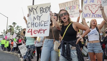 تظاهرة نسائية مندّدة بحكم الإجهاض في ولاية أريزونا (أ  ف ب).