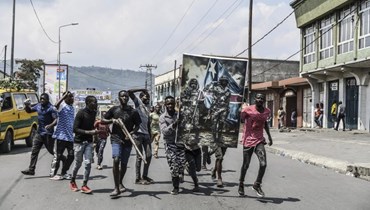 متظاهرون يسيرون في غوما بالكونغو الديمقراطية، باتجاه الحدود مع رواندا (15 حزيران 2022، أ ب). 