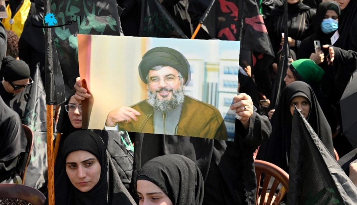 مناصرة لـ"حزب الله" تحمل صورة للسيد حسن نصرالله (أرشيفية - نبيل إسماعيل).