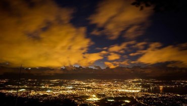 السماء ليلاً فوق جبل لبنان. (أ ف ب)