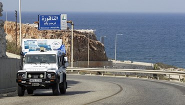 آلية تابعة لـ"اليونيفيل" على الطريق الساحلي المؤدي إلى الناقورة، أقصى جنوب لبنان (3 ت1 2022 - أ ف ب).