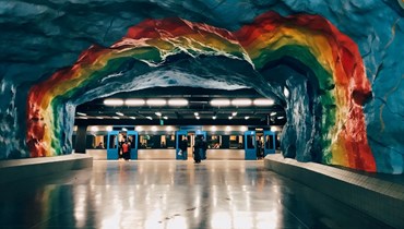 في محطة مترو ستاديون بستوكهولم (Fred Rivett – Unsplash).