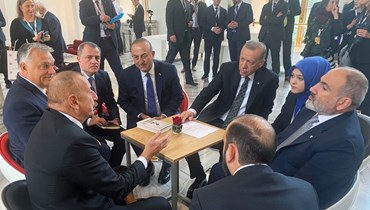 لقاء بين إردوغان وعلييف وباشينيان وأوربان قبل القمة الأوروبية في براغ (6 ت1 2022، أ ف ب). 