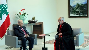 الرئيس ميشال عون مستقبلاً بطريرك بيت كيليكيا للارمن الكاثوليك البطريرك روفائيل بيدروس الحادي والعشرين ميناسيان.
