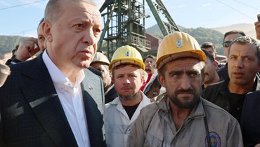 إردوغان من موقع انفجار منجم الفحم (أ ف ب).