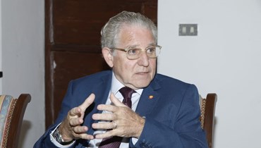 السفير الإسباني خيسوس سانتوس (مارك فياض).