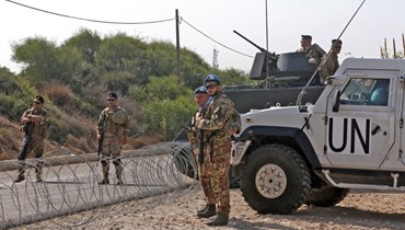 عناصر قوات "اليونيفيل" تتأهّب في رأس الناقورة قبيل توقيع اتفاق ترسيم الحدود البحرية بين لبنان وإسرائيل (أ ف ب).