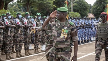 صورة ارشيفية- رئيس الأركان العامة للقوات المسلحة في مالي الميجور جنرال عمر ديارا عارضا القوات خلال عرض عسكري في باماكو في عيد الاستقلال (22 أيلول 2022، أ ب). 