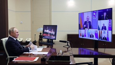 بوتين مجتمعاً، عبر الفيديو، بقادة منظمة معاهدة الأمن الجماعي (CSTO) لمناقشة دعم أرمينيا في أعقاب الاشتباكات على حدودها مع أذربيجان، في مقر الإقامة نوفو أوغاريوفو الحكومي خارج موسكو (28 ت1 2022، أ ف ب). 