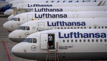 طائرات تابعة لشركة لوفتهانزا توقفت في مطار فرانكفورت بألمانيا (2 أيلول 2022، أ ب). 