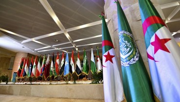 أعلام الدول العربية في القمة العربية في الجزائر (أ ف ب).