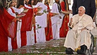 استقبال البابا فرنسيس في البحرين (أف  ب).