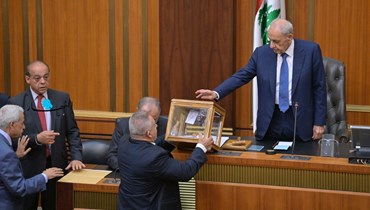 الرئيس برّي يدلي بصوته في جولة انتخابات سابقة (نبيل اسماعيل).