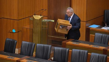 صندوق الاقتراع في مجلس النواب (نبيل اسماعيل).