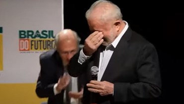 رئيس البرازيل يجهش بالبكاء.