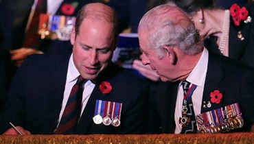 الملك تشارلز الثالث يحضر ونجله الأمير وليام مهرجان ذكرى الفيلق الملكي البريطاني السنوي في قاعة ألبرت الملكية في لندن (12 ت2 2022 - أ ف ب).