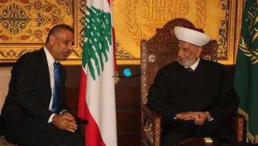 دريان بحث في العلاقات مع سفير سلطنة عمان (حسن عسل). 