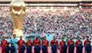 لاعبو منتخب إيران لكرة القدم يستمعون للنشيد الوطني الإيراني في ملعب خليفة الدولي بالدوحة أمس. (أ ف ب)