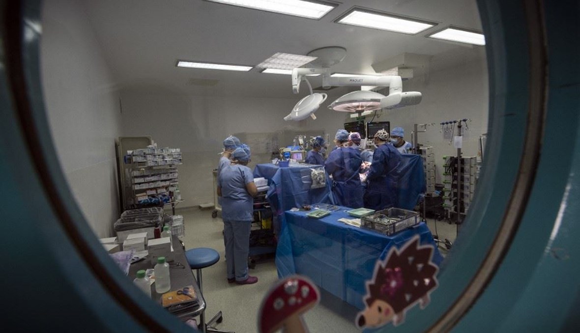 فريق طبي داخل أحد المستشفيات في فرنسا (تعبيرية- "أ ف ب").