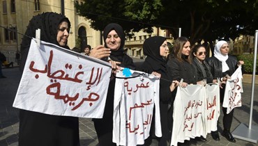 وقفة احتجاجيّة أمام مجلس النواب للمطالبة بـ"تشديد وتعديل العقوبات على جرائم الاعتداء الجنسي في لبنان" (حسام شبارو). 