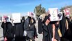صورة عن تسجيل يظهر إيرانيات يرفعن شعارات منددة بالنظام خلال تظاهرات الجمعة في مدينة زاهدان بمحافظة سيستان-بلوشستان. (أ ف ب)