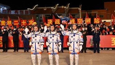 وصول 3 رواد فضاء صينيين إلى محطة الفضاء الصينية في أول تناوب بين طاقمين في المدار في تاريخ الفضاء الصيني (أ ف ب). 