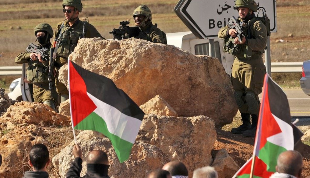مواجهات بين فلسطينيين والقوات الإسرائيلية في مخيم جينين (أ ف ب).