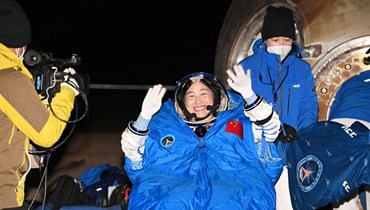 عودة ثلاثة رواد فضاء صينيين من محطة تيانغونغ الفضائية.